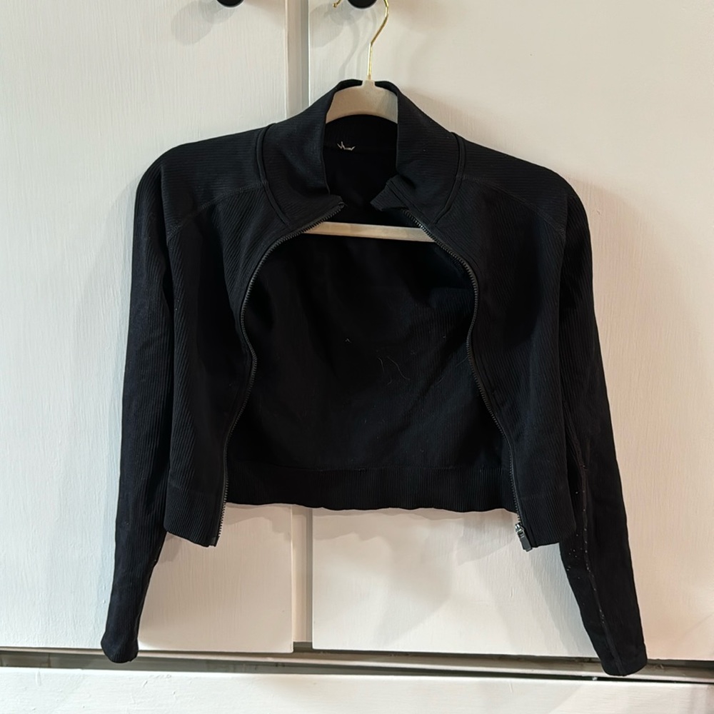 Cropped Fabletics zipper jacket